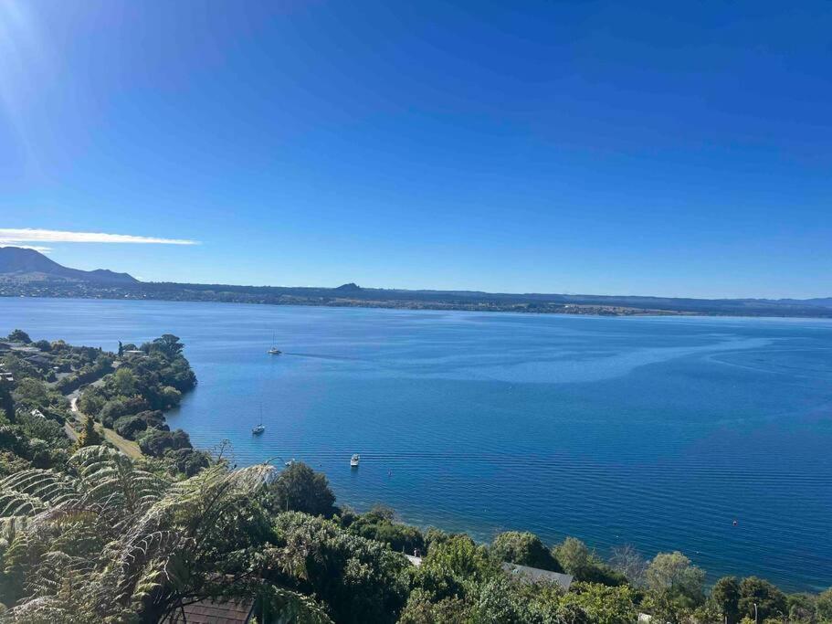 Villa Breathtaking Views Lago Lago Taupo Exterior foto