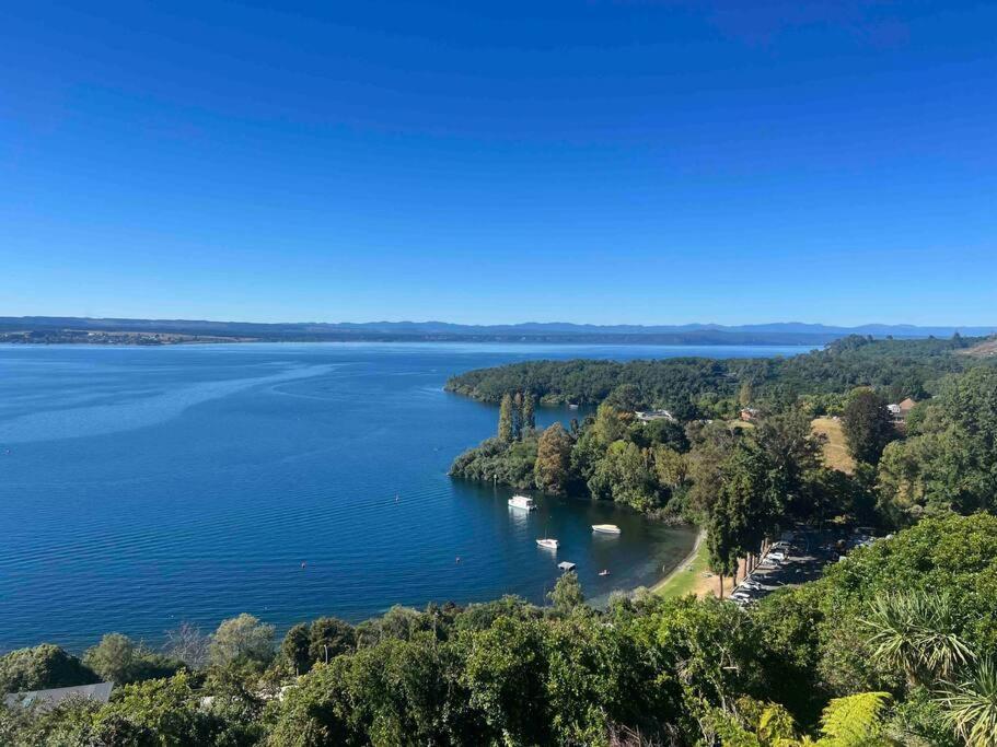 Villa Breathtaking Views Lago Lago Taupo Exterior foto